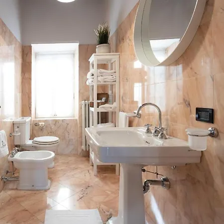 Lo Schiaccianoci De Charme Bed & Breakfast Scanzorosciate